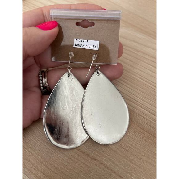 Light Pink Flower Embroidery Cuff Bracelet - Picture 2 of 3